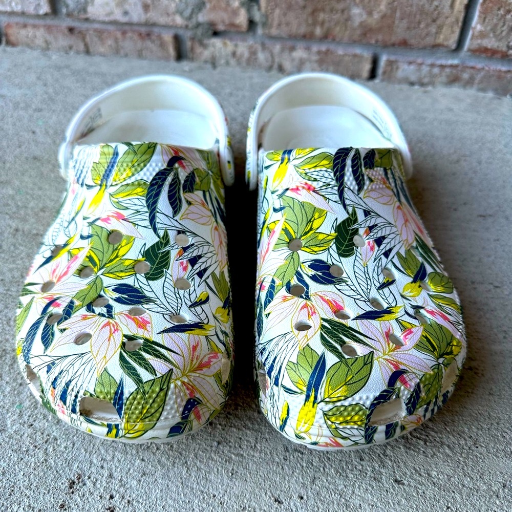 Crocs Floral Clogs Vera Bradley Rain Forest Leaves women’s 9